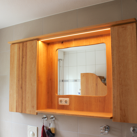 BADEZIMMERHÄNGESCHRANK B