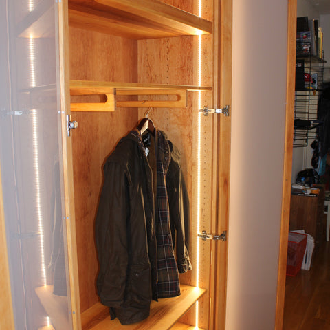 FLURSCHRANK MIT BELEUCHTUNG 3