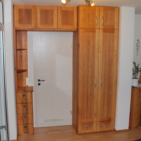FLURSCHRANK ÜBER TÜRRAHMEN